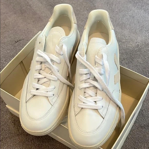 Veja V-12 LEATHER WHITE SABLE - Picture 3 of 10